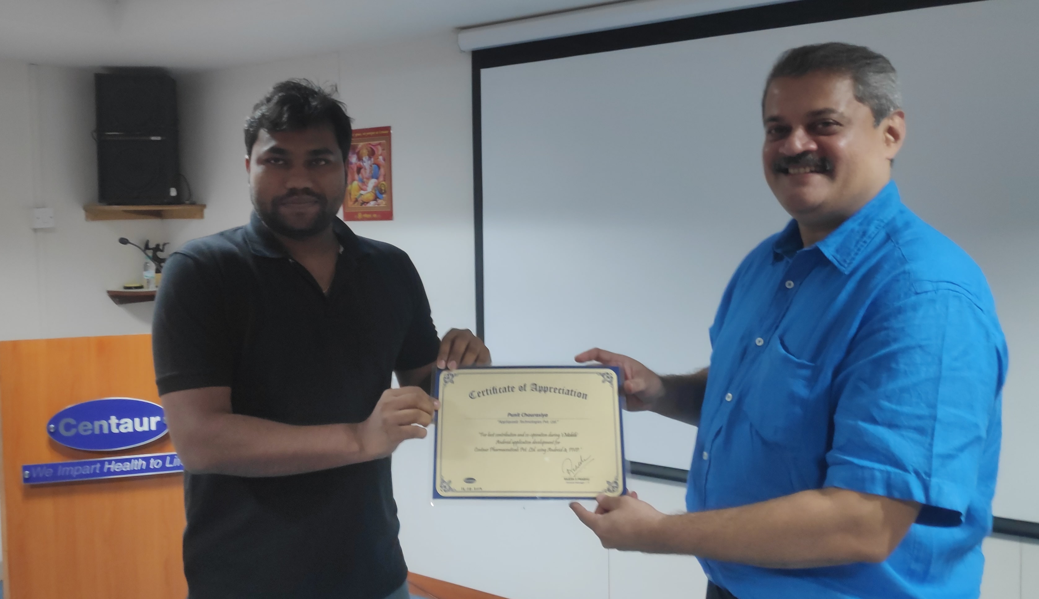 Punit Chaurasiya receiving award at Centaur